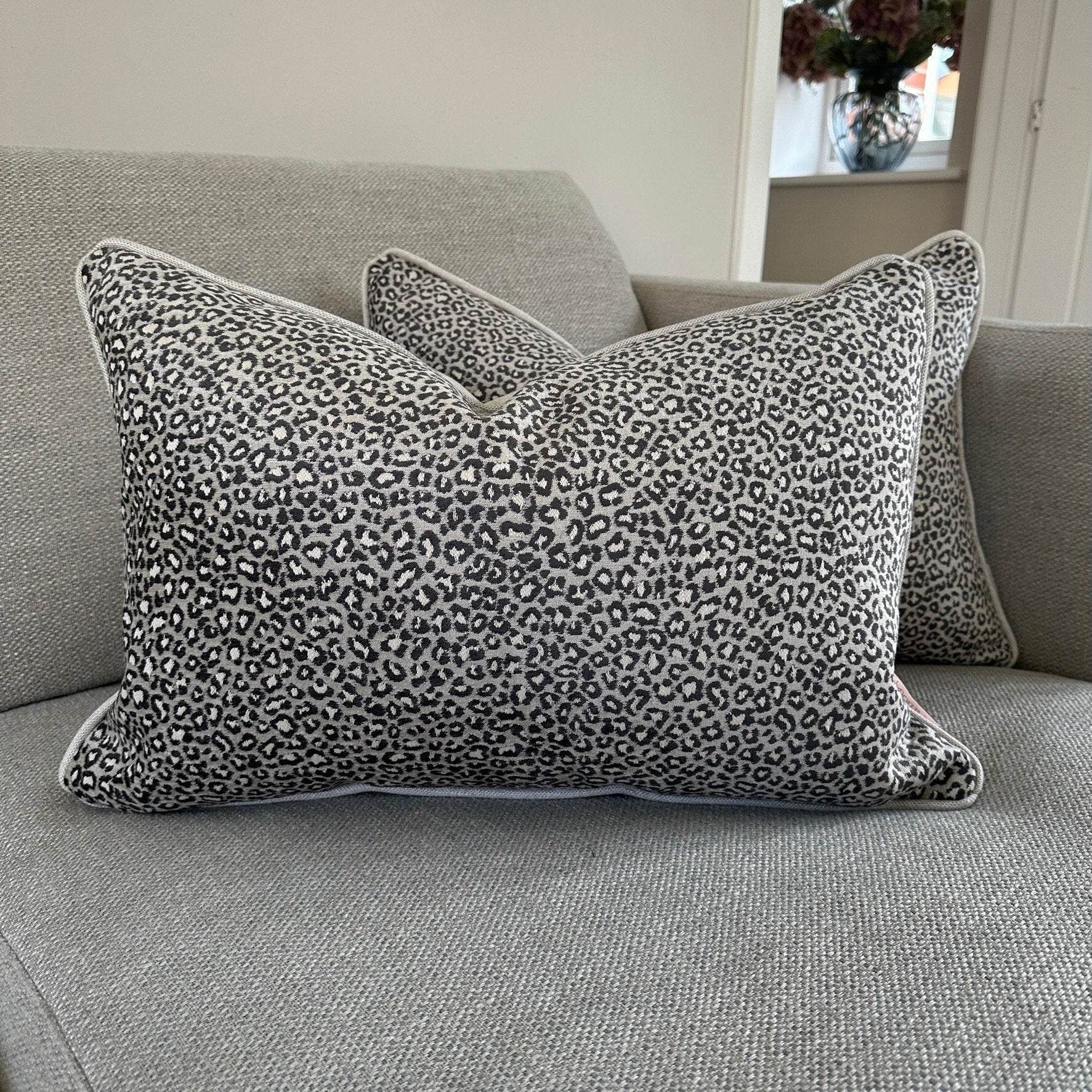 Mari Rectangle Piped