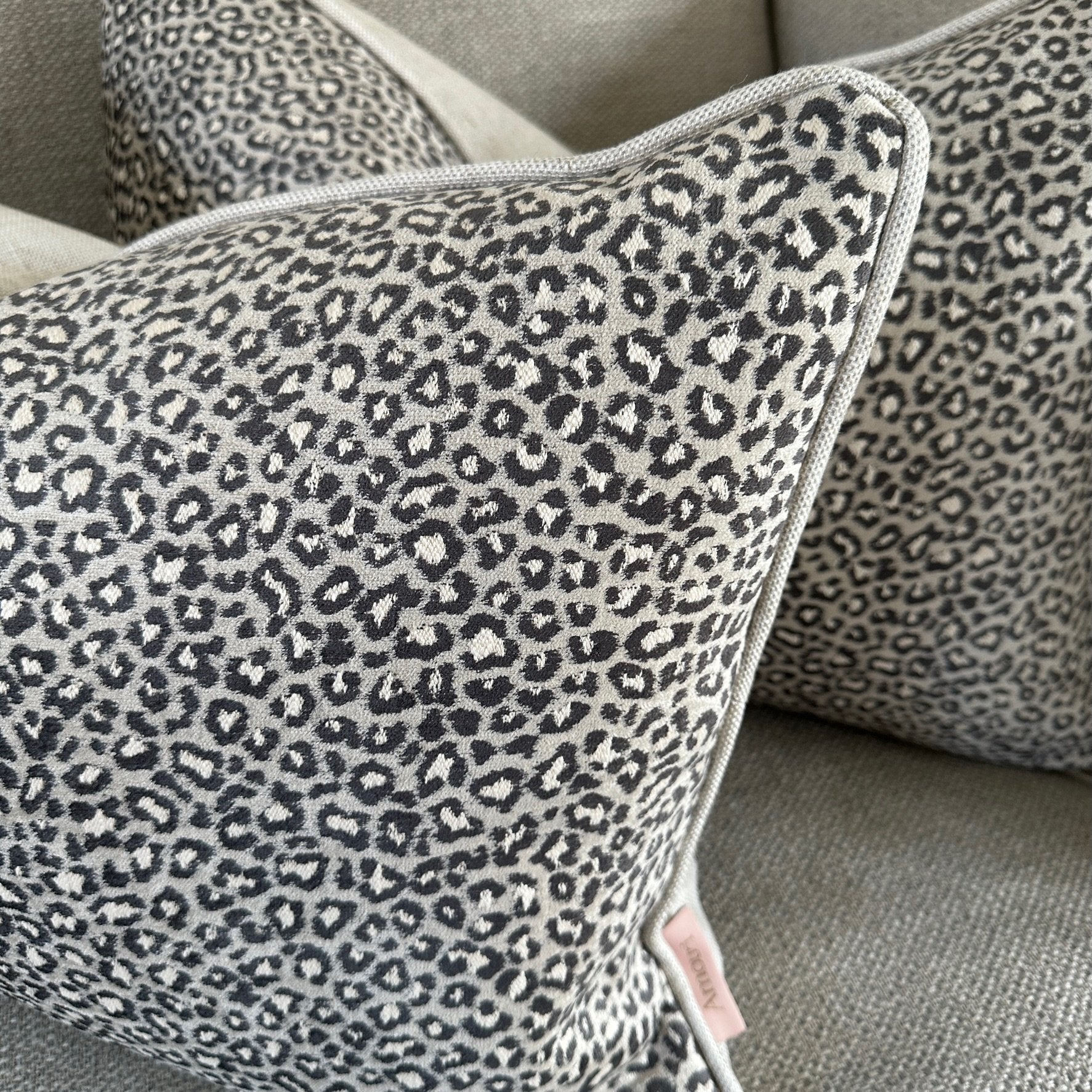 Mari Rectangle Piped