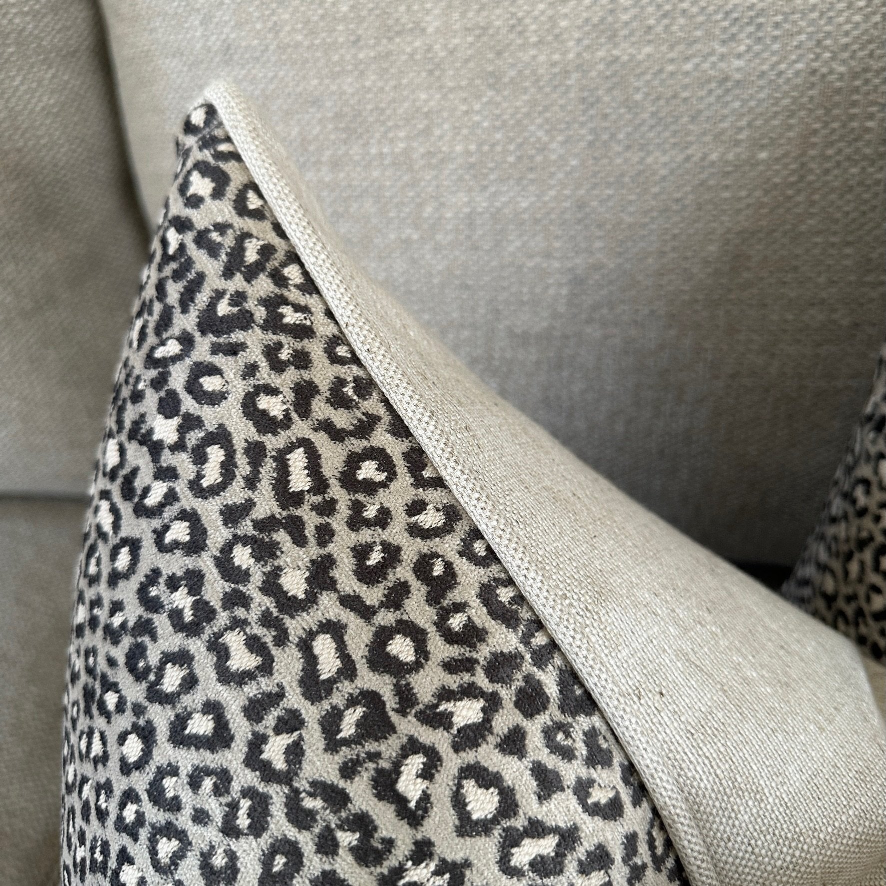 Mari Rectangle Piped