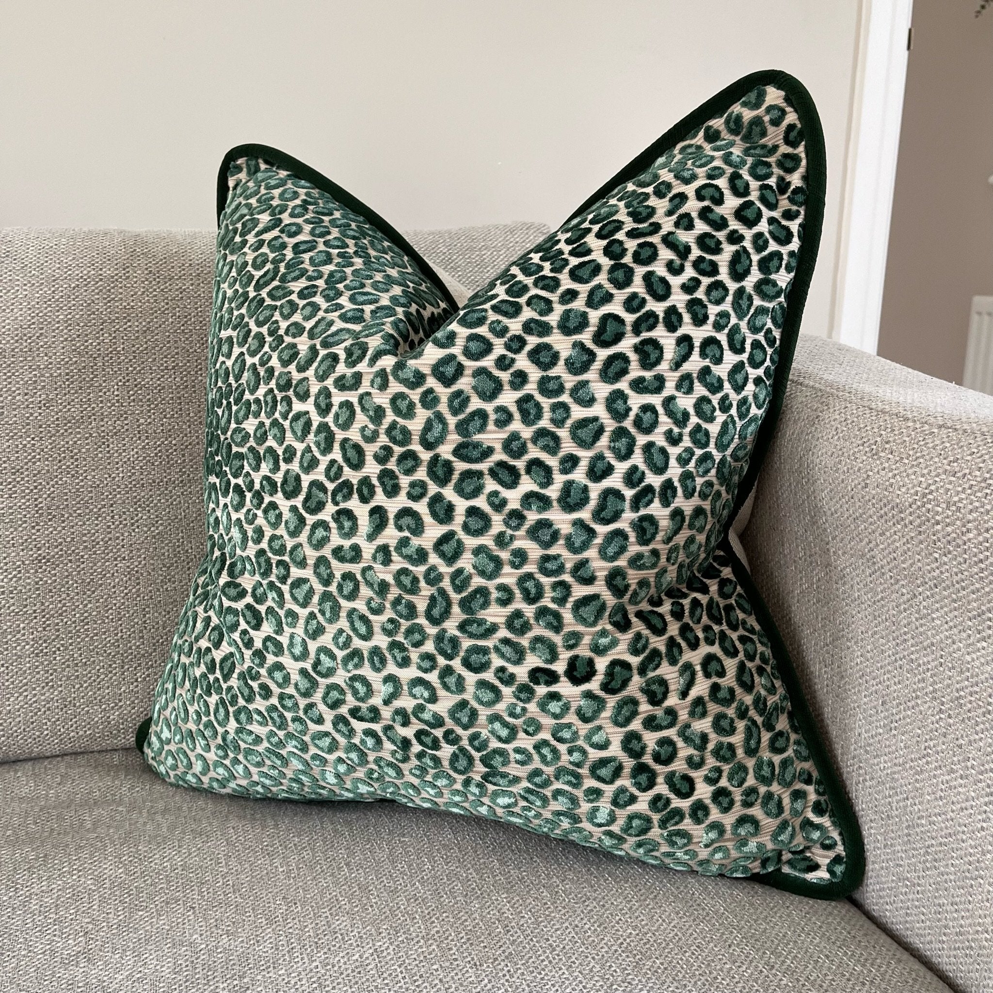Green Wilde Square Piped